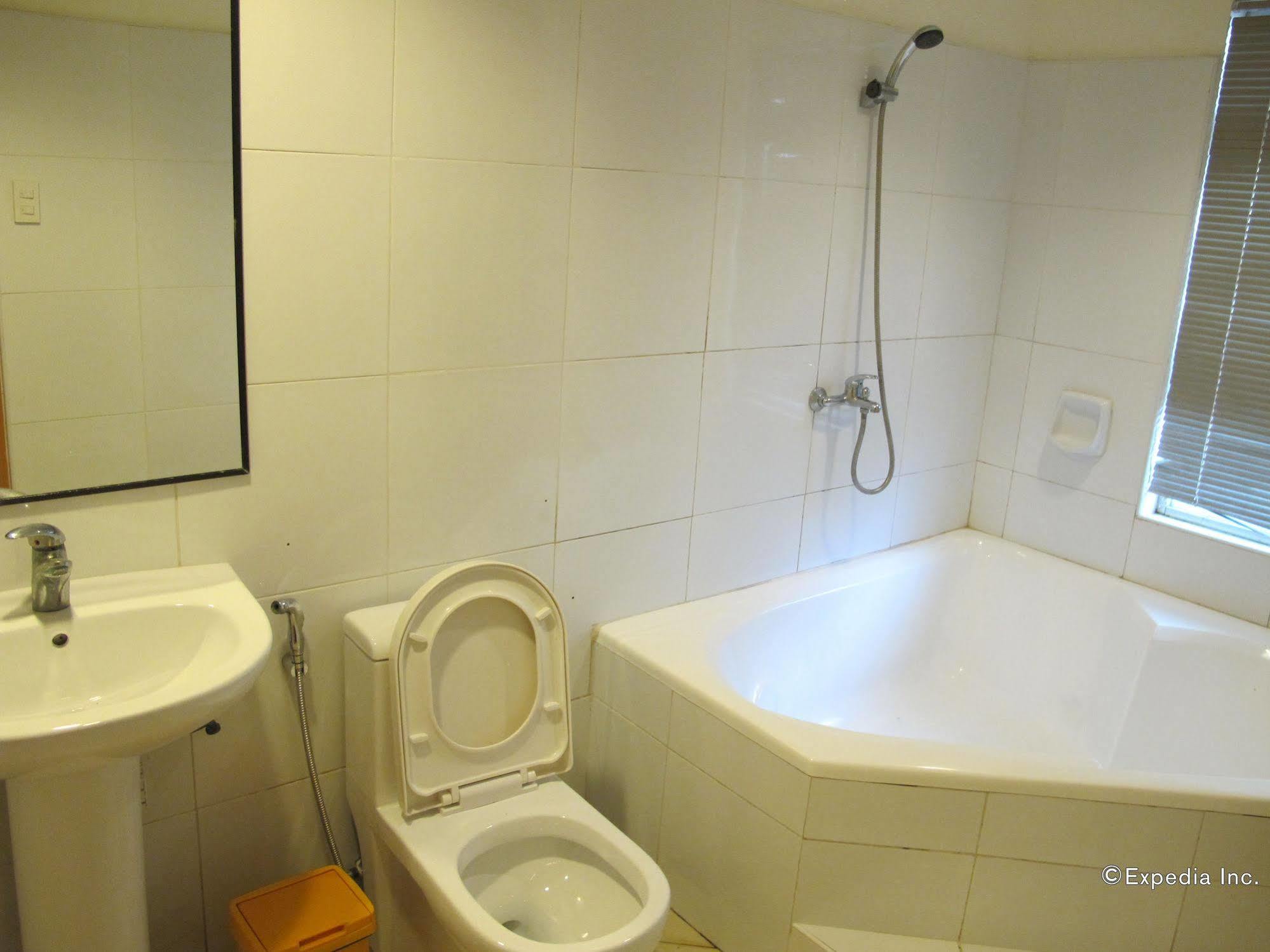 Bluefins Resort Lapu-Lapu City Exterior photo